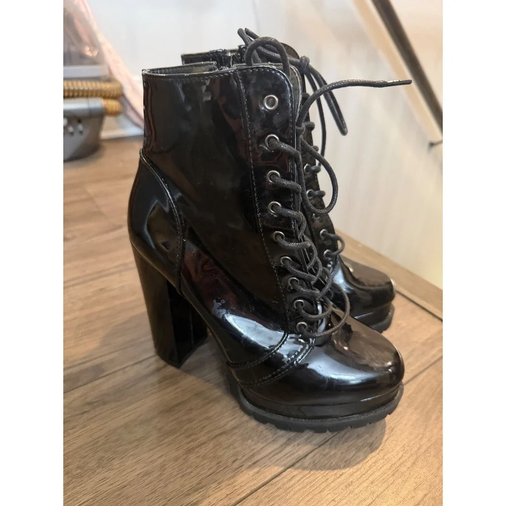 Wild Diva Vivian Black Patent Platform Booties Lace Up Block Heel Size 7